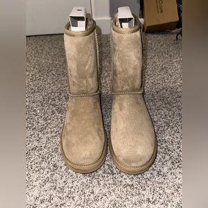 UGG classic II: antelope, size 7, NEW